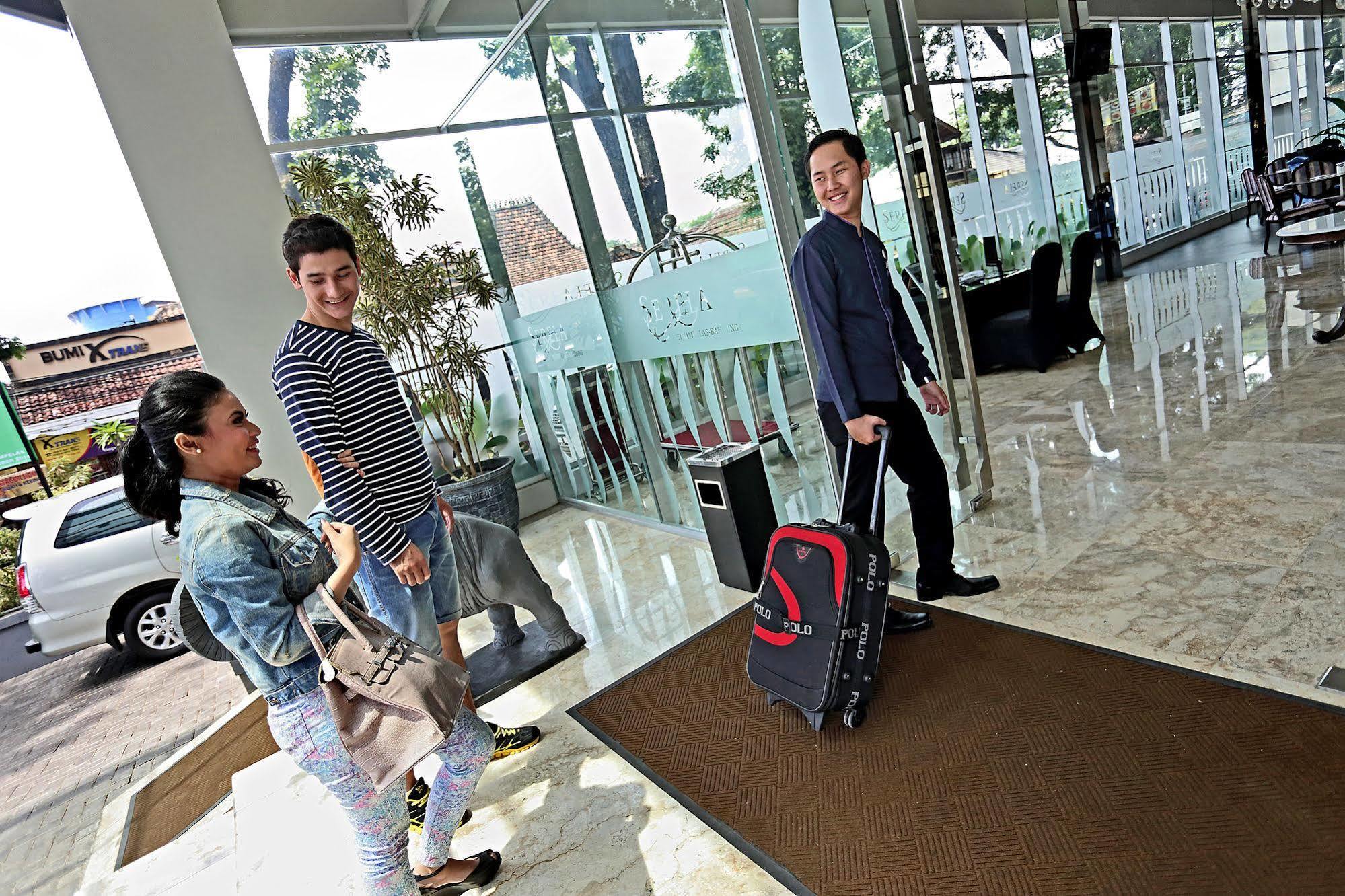Serela Cihampelas By Kagum Hotels Bandung Buitenkant foto
